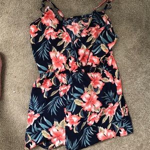 Floral romper! Super cute size XL